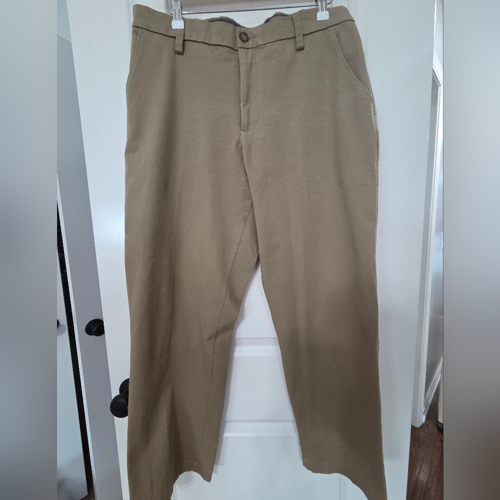 Dockers Men's Khaki Chinos